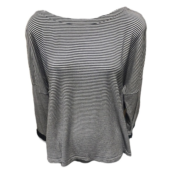 Vineyard Vines Tops - EUC! Vineyard vines black and white striped shirt